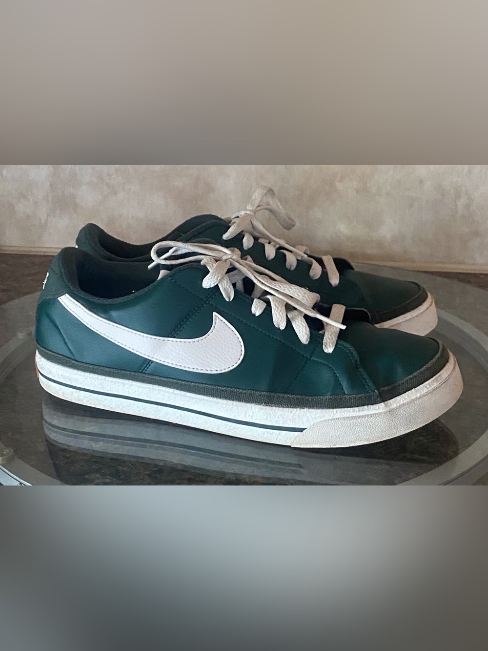 Nike Green Low-Top Sneakers with White Swoosh Men’s 8.5 - Picture 4 of 10
